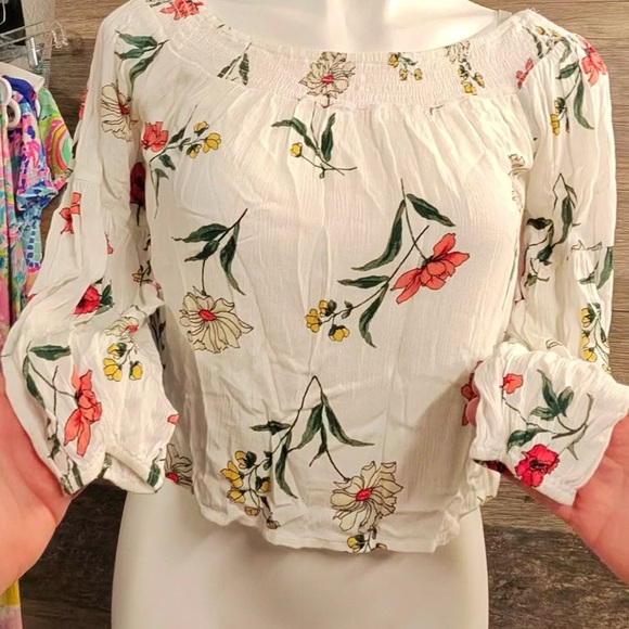 Hollister Floral Blouse with Red and Yellow Accents - Picture 5 of 8